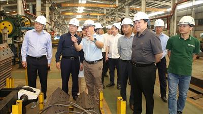 Phó Thủ tướng Trần Hồng Hà kiểm tra tiến độ sản xuất cột thép dự án đường dây 500kV mạch 3