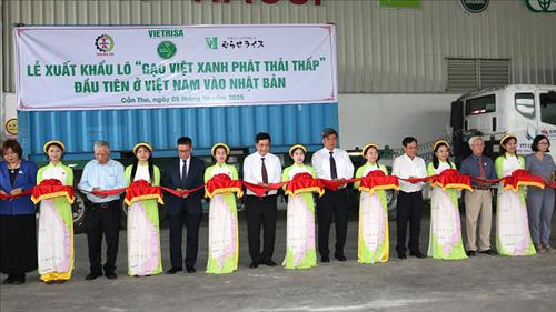 Xuất khẩu lô hàng Gạo Việt xanh phát thải thấp đầu tiên sang Nhật Bản