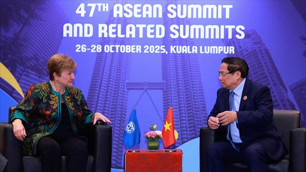 Thủ tướng Phạm Minh Chính gặp lãnh đạo các nước nhân Hội nghị Cấp cao ASEAN