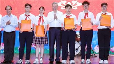 Tổng Bí thư: Thúc đẩy đổi mới sáng tạo, không để học sinh nào bị bỏ lại phía sau