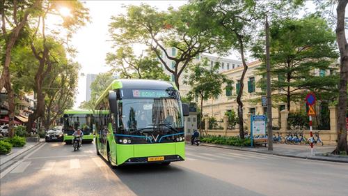 Thành phố Hà Nội xúc tiến thực hiện lộ trình chuyển đổi phương tiện giao thông xanh