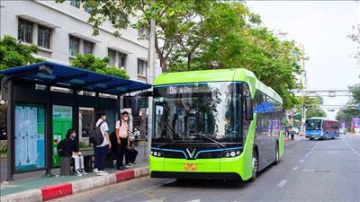 Tăng cường hệ thống giao thông công cộng và chuyển đổi giao thông xanh, thân thiện môi trường