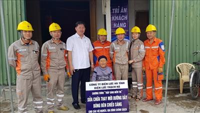 PC Hà Tĩnh sửa chữa, thay thế điện miễn phí cho hộ nghèo, gia đình chính sách