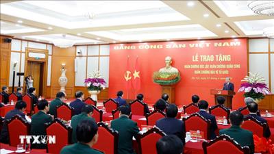 Trao tặng Huân chương cao quý cho các lãnh đạo Đảng, Nhà nước và cán bộ cấp cao