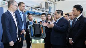 Thủ tướng làm việc với Phòng thí nghiệm hạt nhân của Viện Nghiên cứu Hoàng gia Thụy Điển