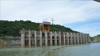 Thủy điện Hòa Bình vẫn duy trì đủ mức nước phục vụ hạ du 