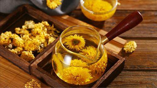 Lợi ích sức khỏe khi uống trà hoa cúc mỗi tối