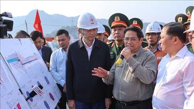 Thủ tướng kiểm tra công trình mở rộng Nhà máy thủy điện Hòa Bình