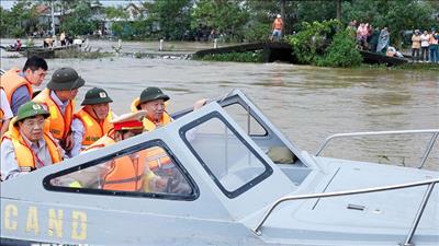 Tổng Bí thư chia sẻ về những thiệt hại do mưa lũ gây ra với người dân Huế