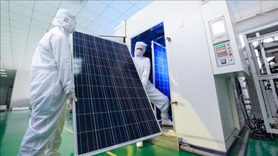 Quảng Ninh: Trao chứng nhận đầu tư cho dự án làm nguyên liệu pin mặt trời