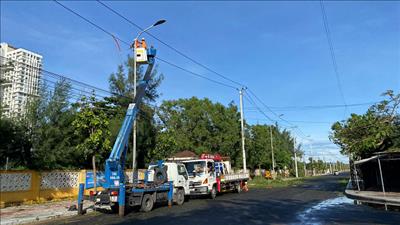 Thủ tướng chỉ đạo tập trung khắc phục hậu quả bão số 13