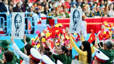Ánh sáng Hồ Chí Minh soi đường cho chúng ta đi