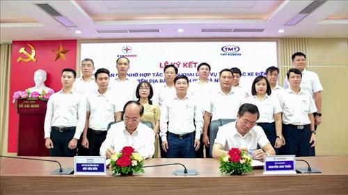 Hợp tác triển khai dịch vụ trạm sạc xe điện trên địa bàn Thủ đô