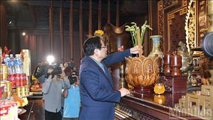 Thủ tướng Phạm Minh Chính dâng hương tưởng nhớ Chủ tịch Hồ Chí Minh, các Anh hùng liệt sĩ chiến trường Điện Biên Phủ