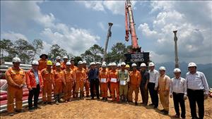 Lãnh đạo EVNNPT động viên người lao động thi công dự án đường dây 500kV Lào Cai – Vĩnh Yên