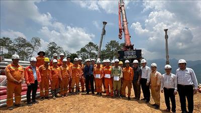 Lãnh đạo EVNNPT động viên người lao động thi công dự án đường dây 500kV Lào Cai – Vĩnh Yên