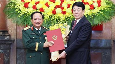 Chủ tịch nước trao quyết định thăng quân hàm cho sỹ quan Quân đội, Công an