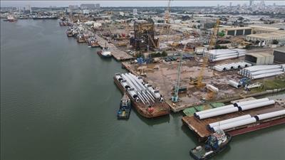 PV Shipyard đón tàu chở thiết bị điện gió siêu trường siêu trọng