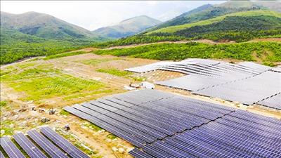 Đóng điện thành công trạm biến áp 220kV dự án điện mặt trời Long Sơn