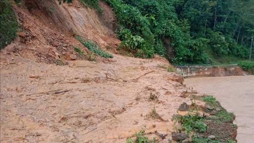 Cảnh báo lũ quét, sạt lở đất do mưa lũ tại khu vực từ Huế đến Gia Lai