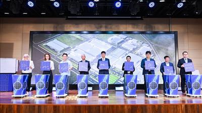 Hướng đến sử dụng 100% năng lượng sạch trong sản xuất, Samsung khởi công dự án điện mặt trời mái nhà tại TPHCM
