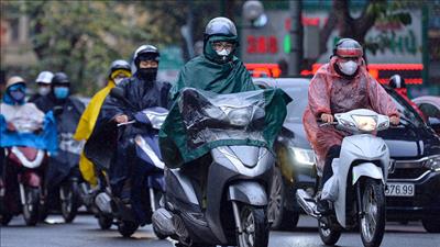 Không khí lạnh gây mưa rét ở miền Bắc, mưa lớn tiếp diễn tại miền Trung