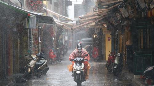 Bắc Bộ và Trung Bộ có mưa dông, Nam Bộ trời nắng