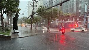 Nhiều khu vực trên cả nước có mưa, cần đề phòng lốc, sét và gió giật mạnh