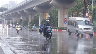 Bắc Bộ mưa dông trên diện rộng, nền nhiệt giảm; Trung Bộ và Nam Bộ duy trì thời tiết nắng nóng