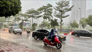 Bắc Bộ và Trung Bộ ngày nắng nóng, chiều tối mưa to; Nam Bộ mưa dông vài nơi