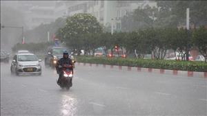 Mưa dông xuất hiện tại nhiều khu vực, cần đề phòng lốc, sét và gió giật mạnh