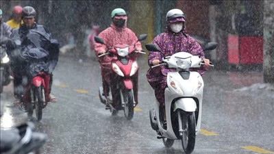 Bắc Bộ và Nam Bộ mưa dông; Trung Bộ ngày nắng, có nơi nắng nóng
