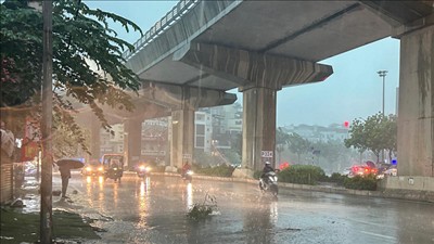 Nhiều khu vực có mưa rào và dông; đề phòng lốc, sét