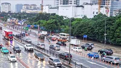 Bắc Bộ và Trung Bộ mưa dông, Nam Bộ ngày nắng