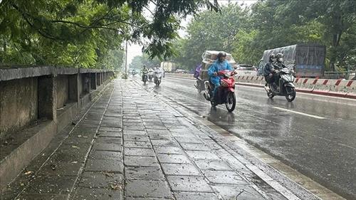 Bắc Bộ và Bắc Trung Bộ có mưa dông, phía Nam duy trì nắng nóng