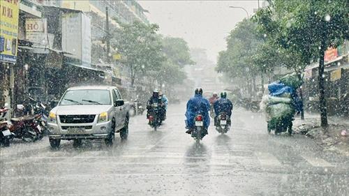 Mưa dông tiếp diễn tại nhiều khu vực trên cả nước