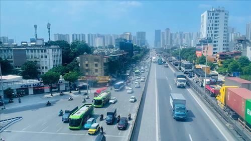 Trung Bộ vẫn mưa to, Bắc Bộ nắng hanh