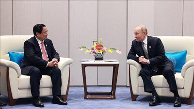 Thủ tướng Phạm Minh Chính gặp Tổng thống Nga Vladimir Putin