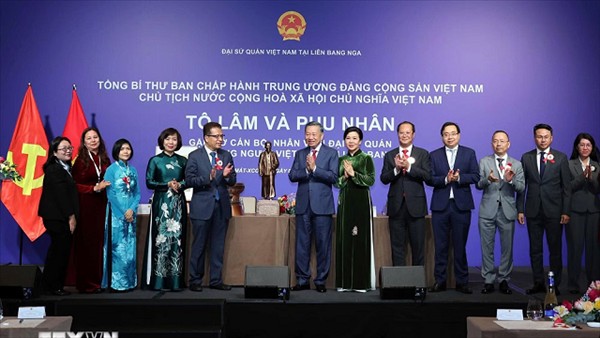 Tổng Bí thư, Chủ tịch nước mong doanh nhân người Việt tại Nga tiếp tục là hạt nhân thúc đẩy hợp tác hai nước
