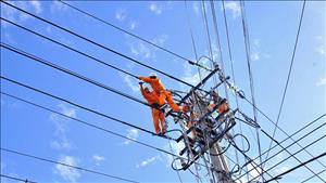 Nắng nóng trên diện rộng khiến nhu cầu sử dụng điện tăng cao 