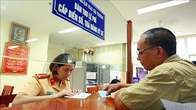 Người dân Hà Nội và TP HCM nộp phí trước bạ online