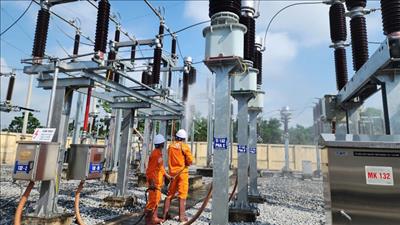 Nắng nóng kỷ lục khiến miền Bắc lập đỉnh mới về tiêu thụ điện trong tháng 8