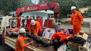 EVNNPC huy động gần 850 cán bộ, công nhân viên xung kích hỗ trợ khắc phục lưới điện sau bão