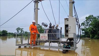 EVNNPC tập trung cao độ cho công tác ứng phó và khắc phục hậu quả mưa lũ sau bão số 11