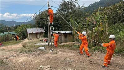 Thắp sáng nơi chưa từng có điện: Hành trình xóa vùng lõm điện – lõm sóng của EVNNPC