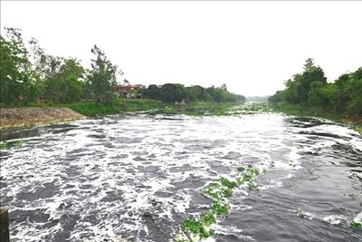 Nước thải xả thẳng ra môi trường gây ô nhiễm sông Nhuệ - Đáy