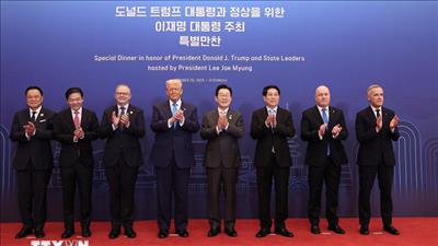 Chủ tịch nước gặp Tổng thống Hoa Kỳ và lãnh đạo cấp cao một số thành viên APEC 2025