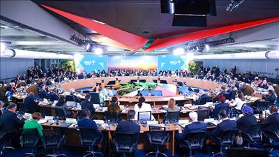Thủ tướng nêu 3 đề xuất quan trọng tại Phiên thảo luận cấp cao BRICS mở rộng