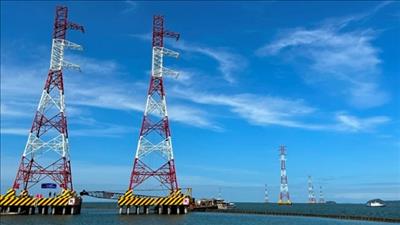 Kéo dây trên biển công trình cấp điện cho thành phố Phú Quốc