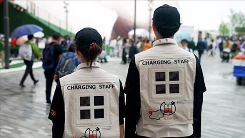 Pin mặt trời siêu mỏng có thể mang trên người